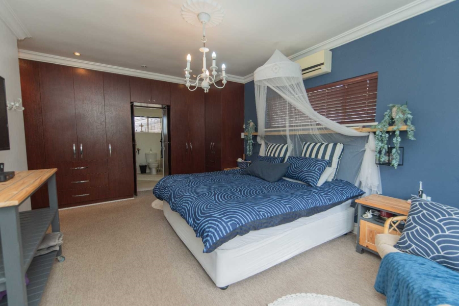 8 Bedroom Property for Sale in Summerstrand Eastern Cape